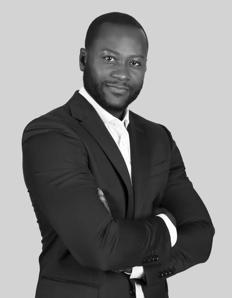 Txeny-Gyeni-CEO-Team-Inmobiliaria-Pamplona-4 1